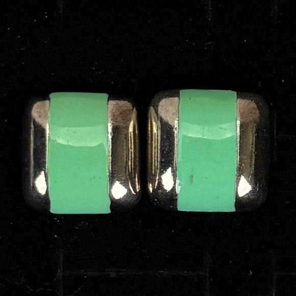 Vintage Silvertone and mint green pierced earrings - Picture 4 of 7